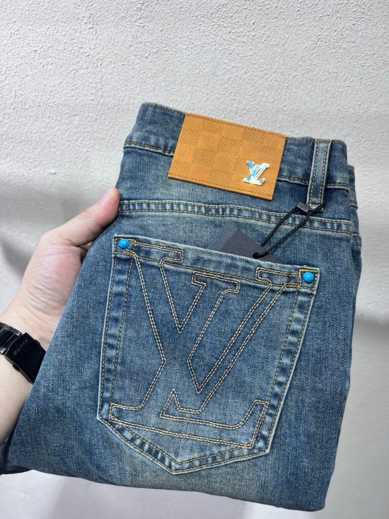Jean Louis Vuitton Pharrell Williams FW26 à Rivets Turquoise