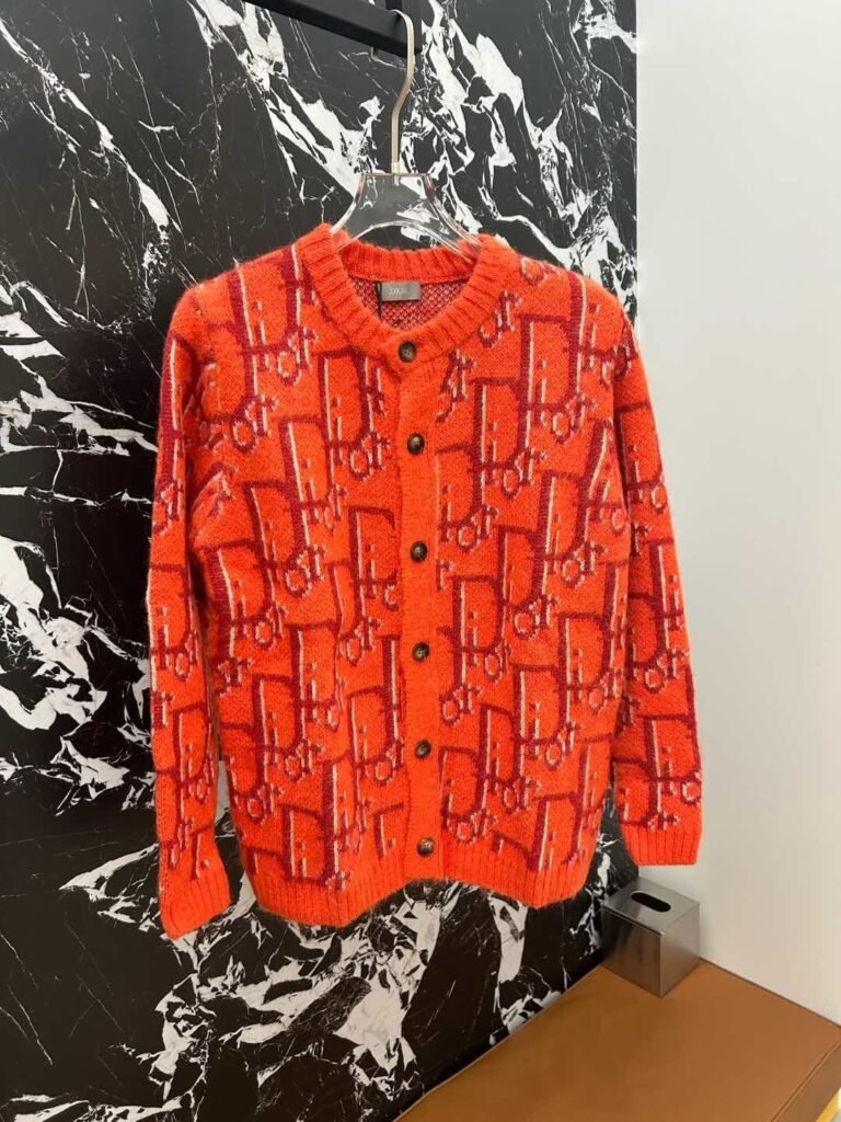 Cardigan Dior orange en maille jacquard – Pull Réversible luxe unisexe motif signature Dior