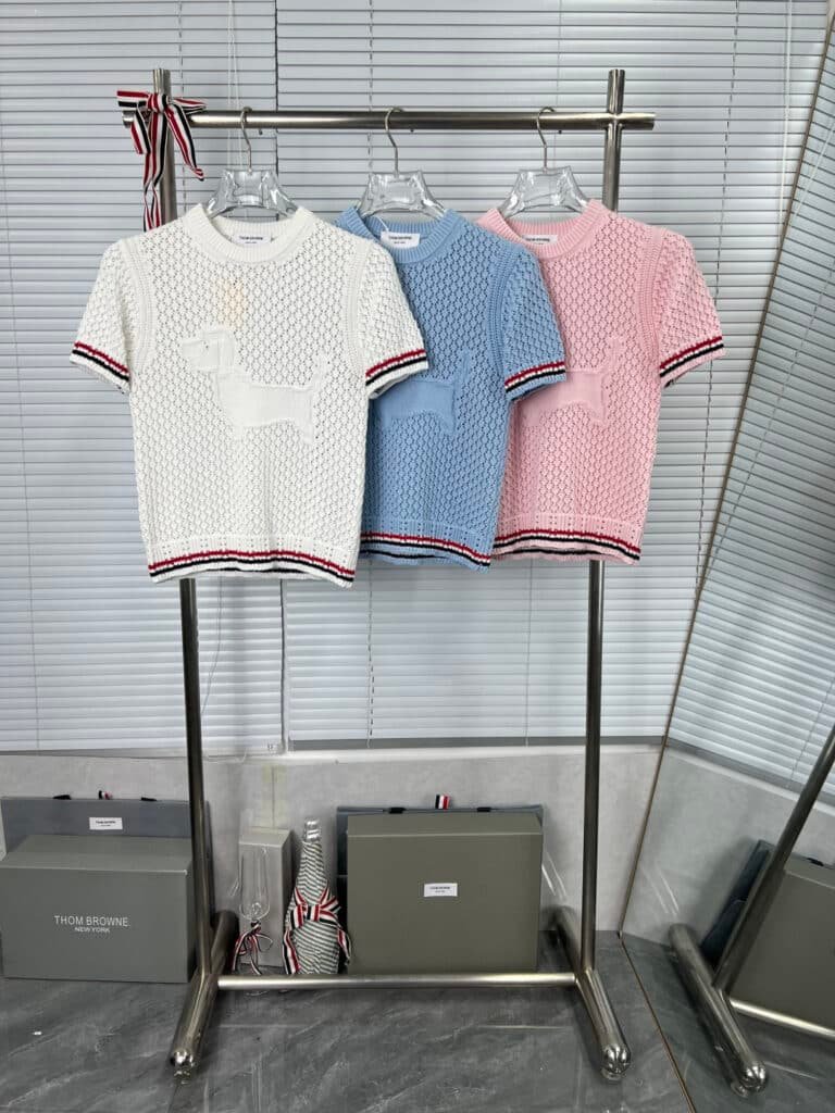 Pull Court Thom Browne "Hector" en Maille Pointelle