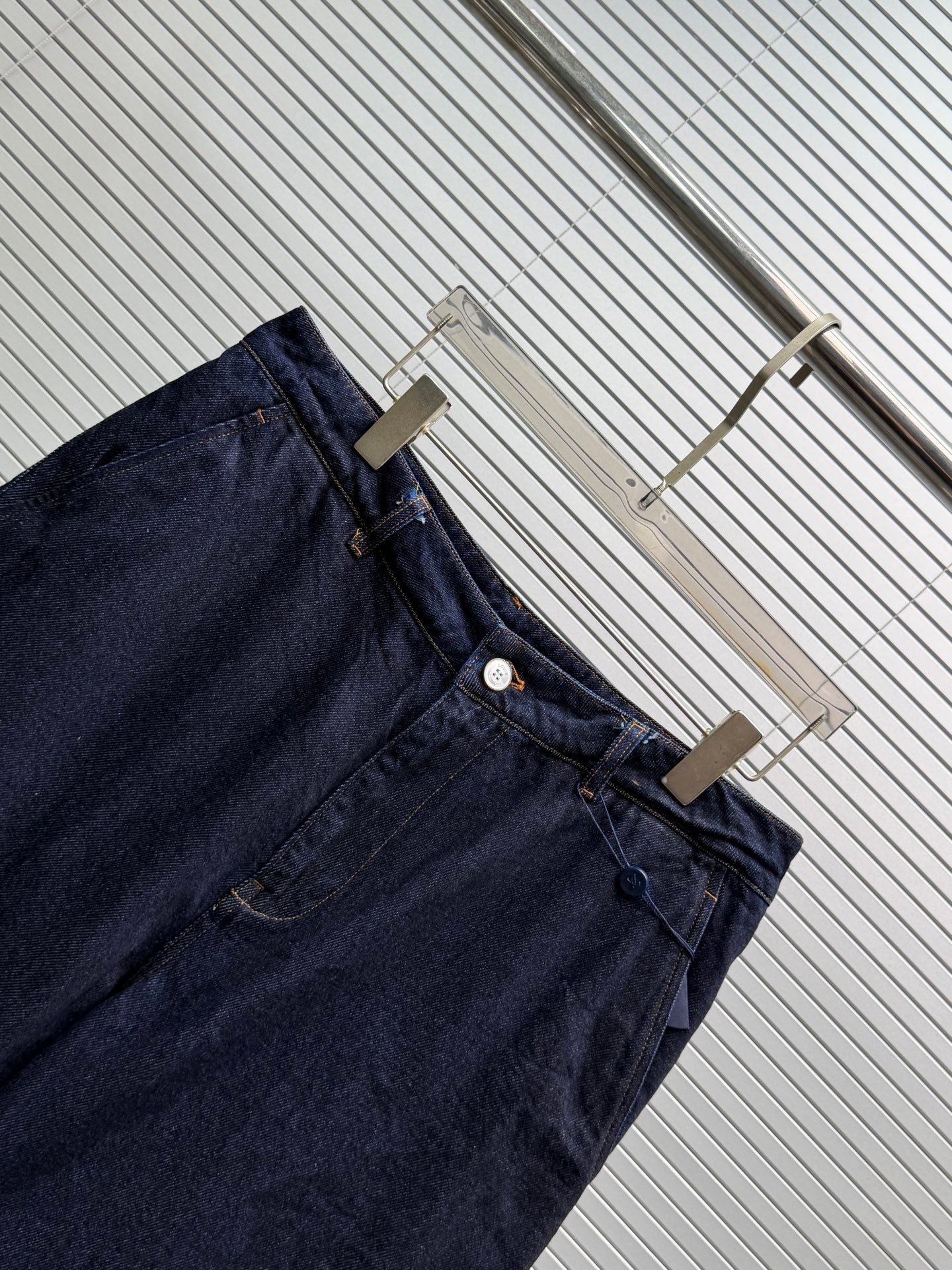 Louis Vuitton Short Homme Bleu Jean – Collection Été – Image 2