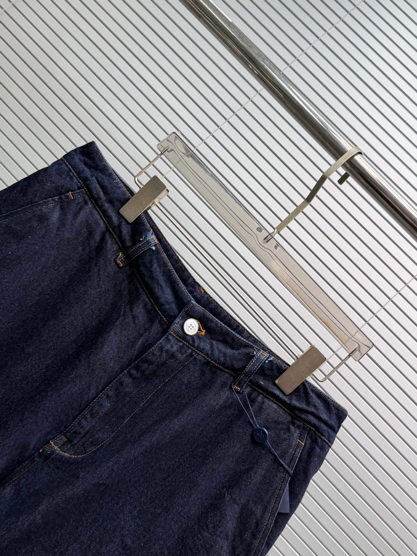 Louis Vuitton Short Homme Bleu Jean – Collection Été – Image 3