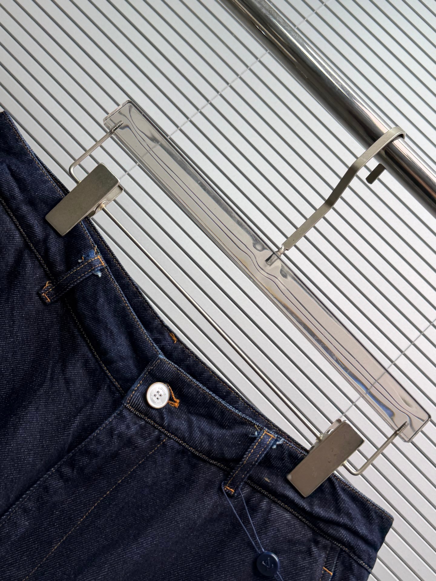 Louis Vuitton Short Homme Bleu Jean – Collection Été – Image 4