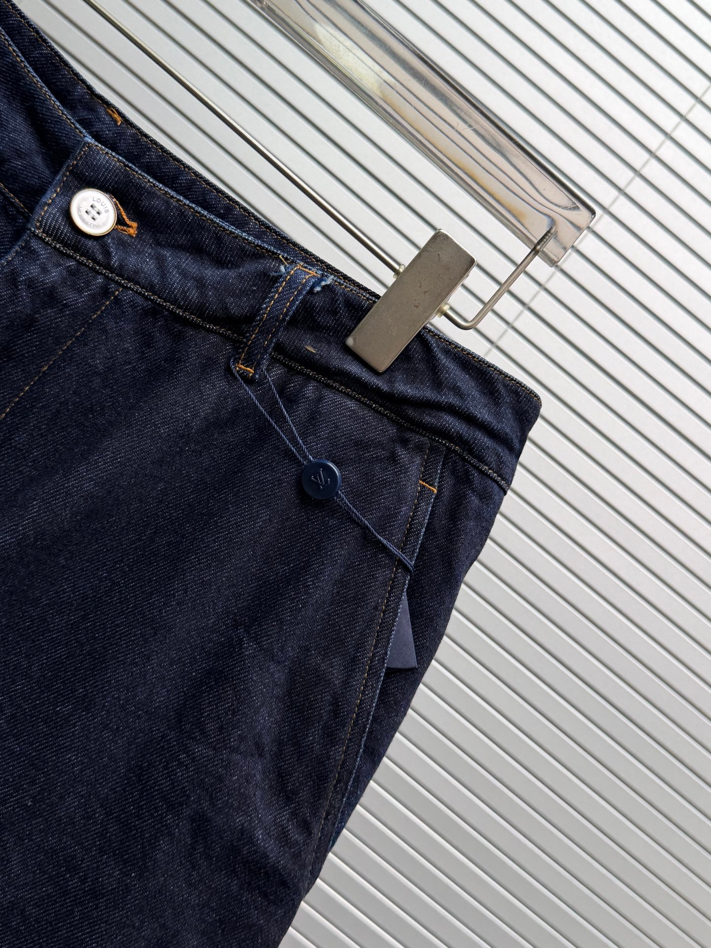 Louis Vuitton Short Homme Bleu Jean – Collection Été – Image 6