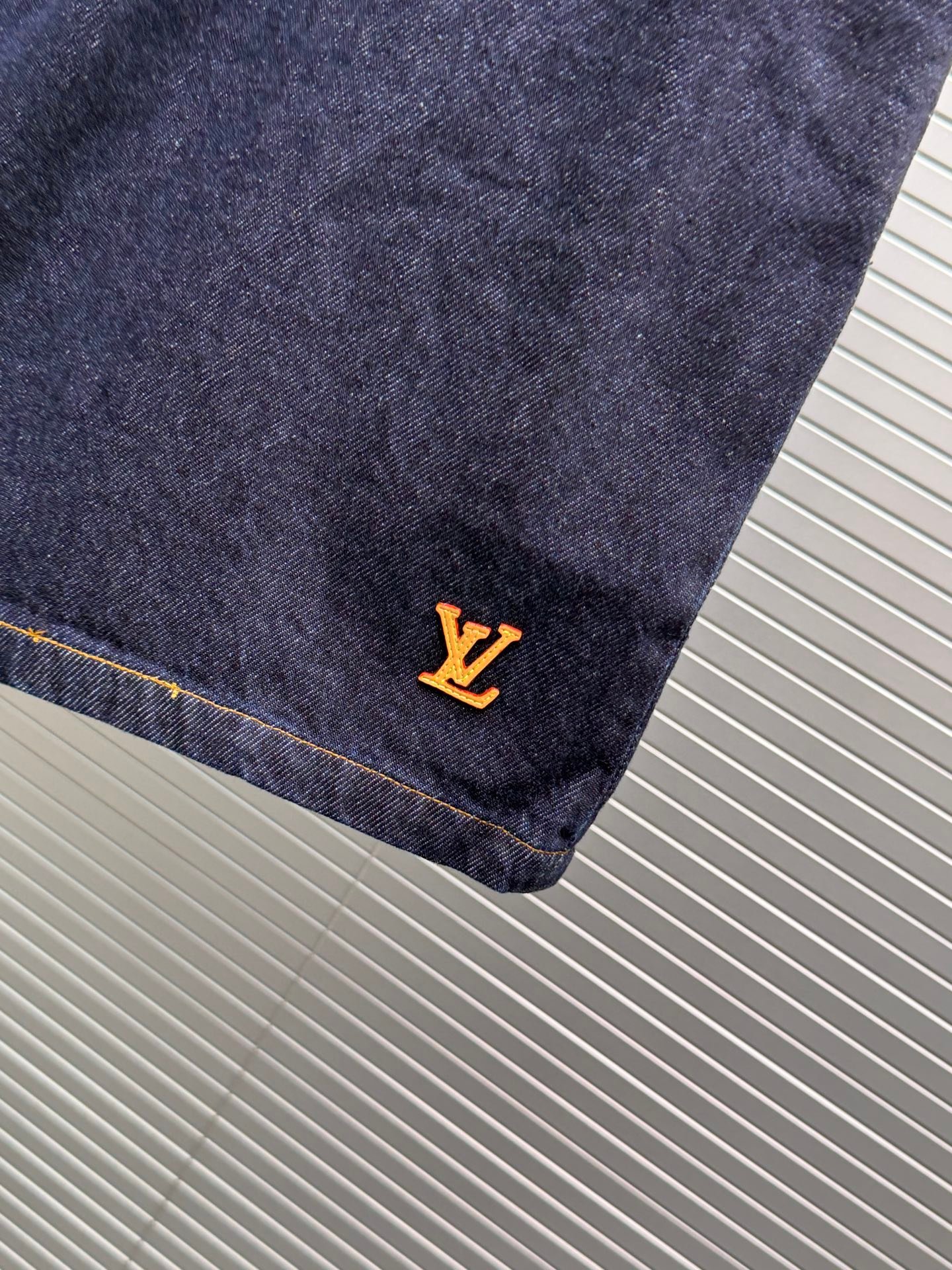 Louis Vuitton Short Homme Bleu Jean – Collection Été – Image 7