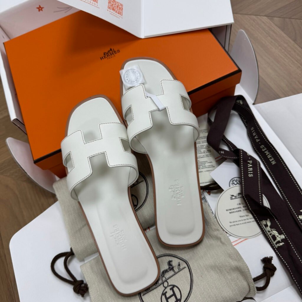 Sandales Hermès Oran Blanches – Élégance Luxe Intemporelle