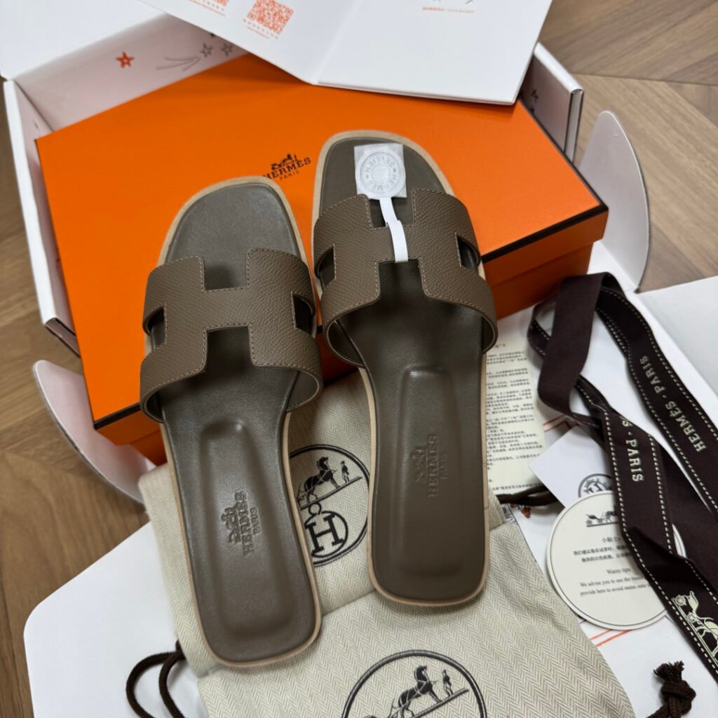 Sandales Hermès Oran Marron – Chic & Confort Haut de Gamme