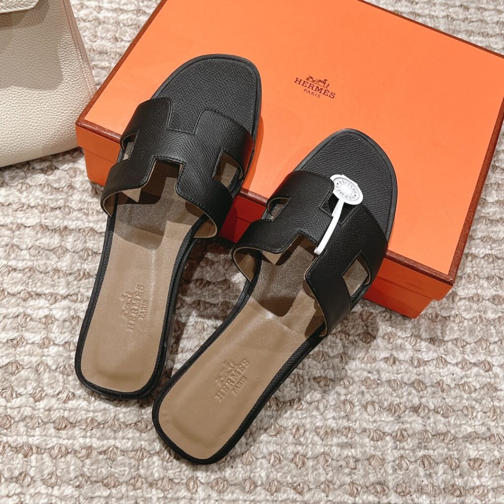 Sandales Hermès Oran Noires – Style Luxe Intemporel & Élégance Élégante