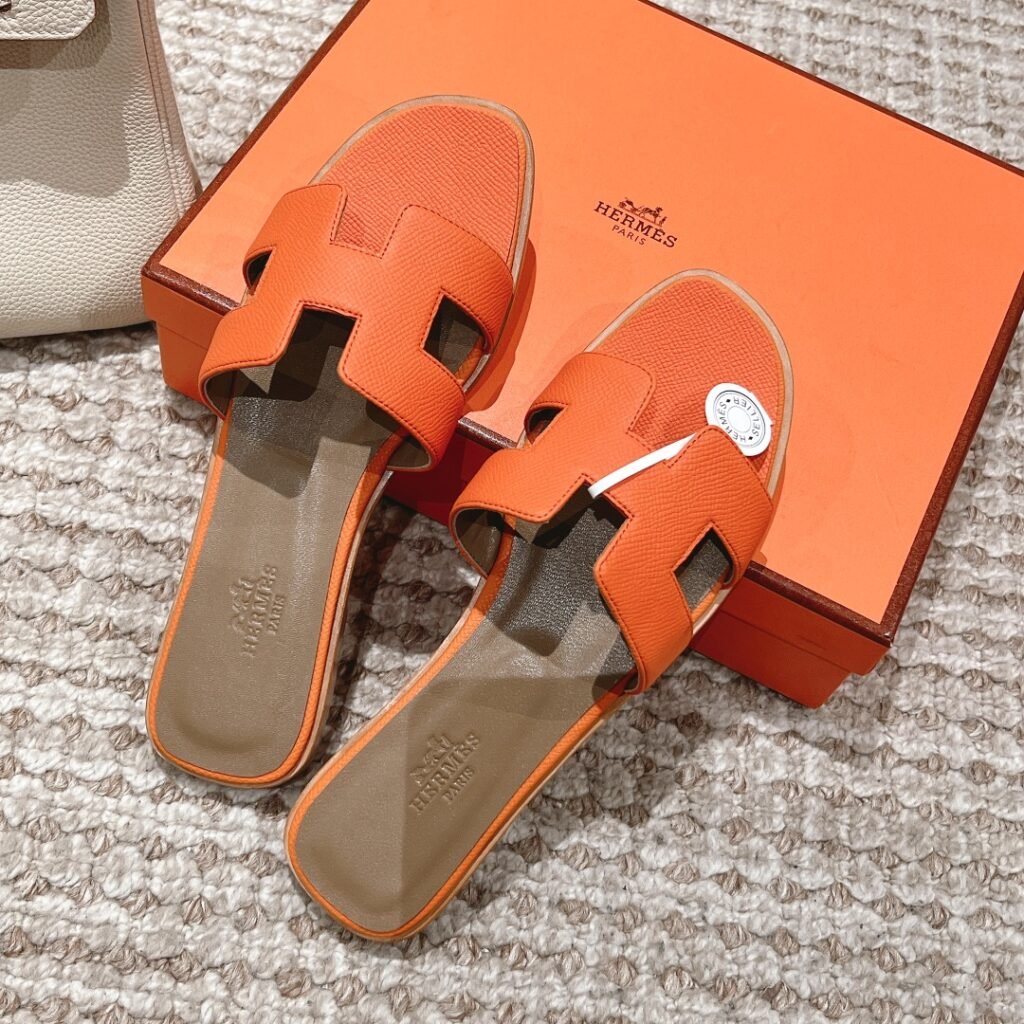 Sandales Hermès Oran Orange – Élégance Vibrante & Luxe Iconique