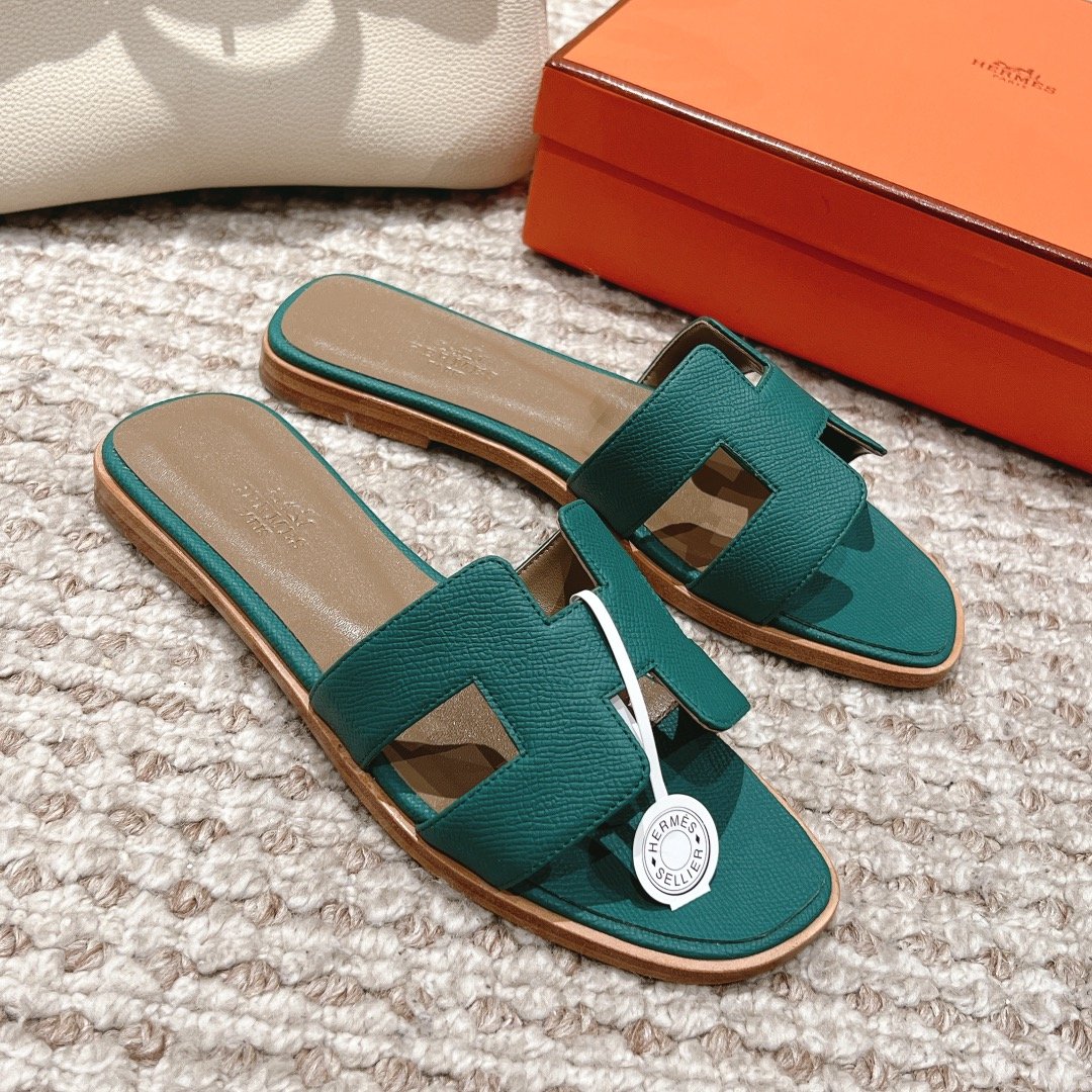 Sandales Hermès Oran Vert Émeraude – Luxe Raffiné & Style Intemporel – Image 3