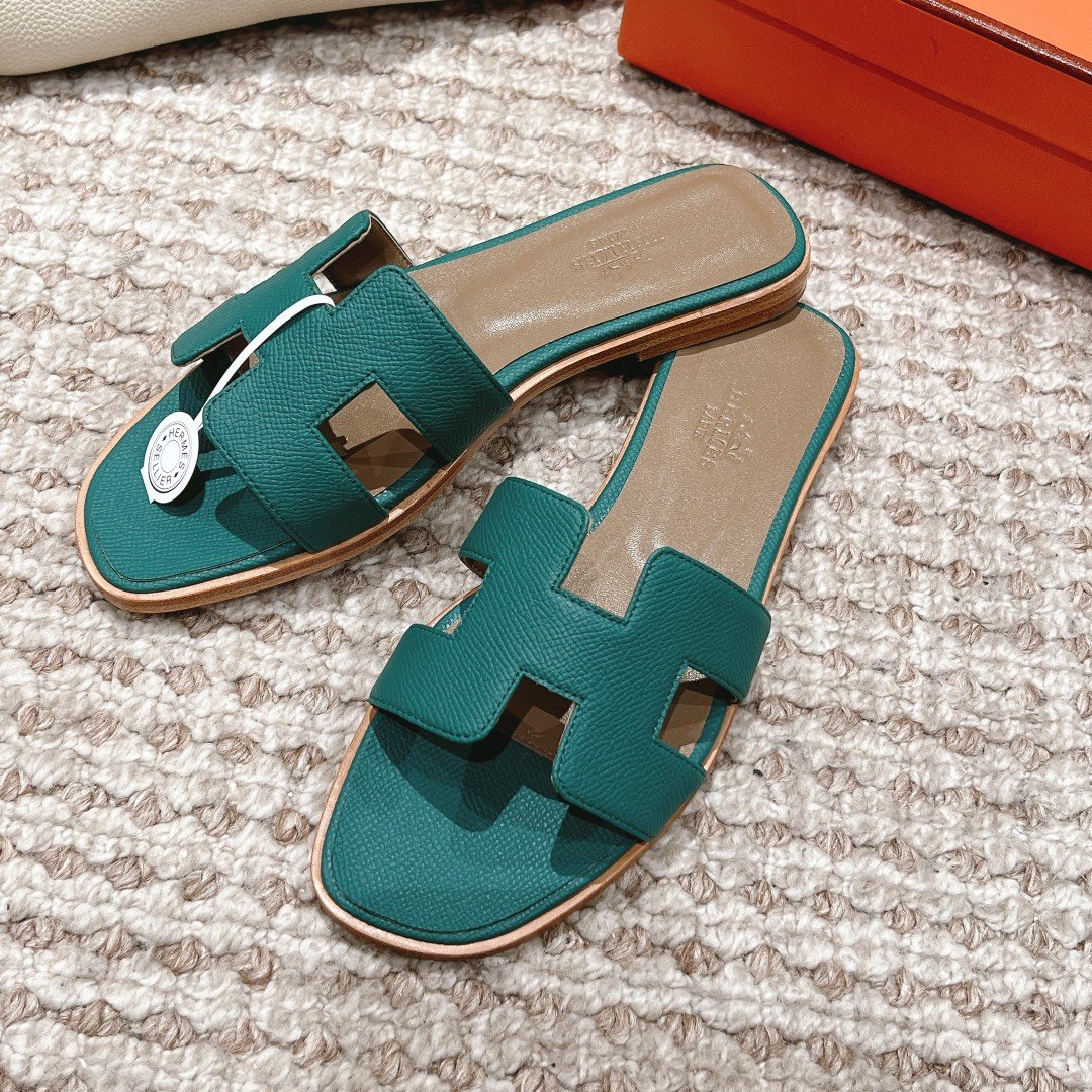 Sandales Hermès Oran Vert Émeraude – Luxe Raffiné & Style Intemporel – Image 4