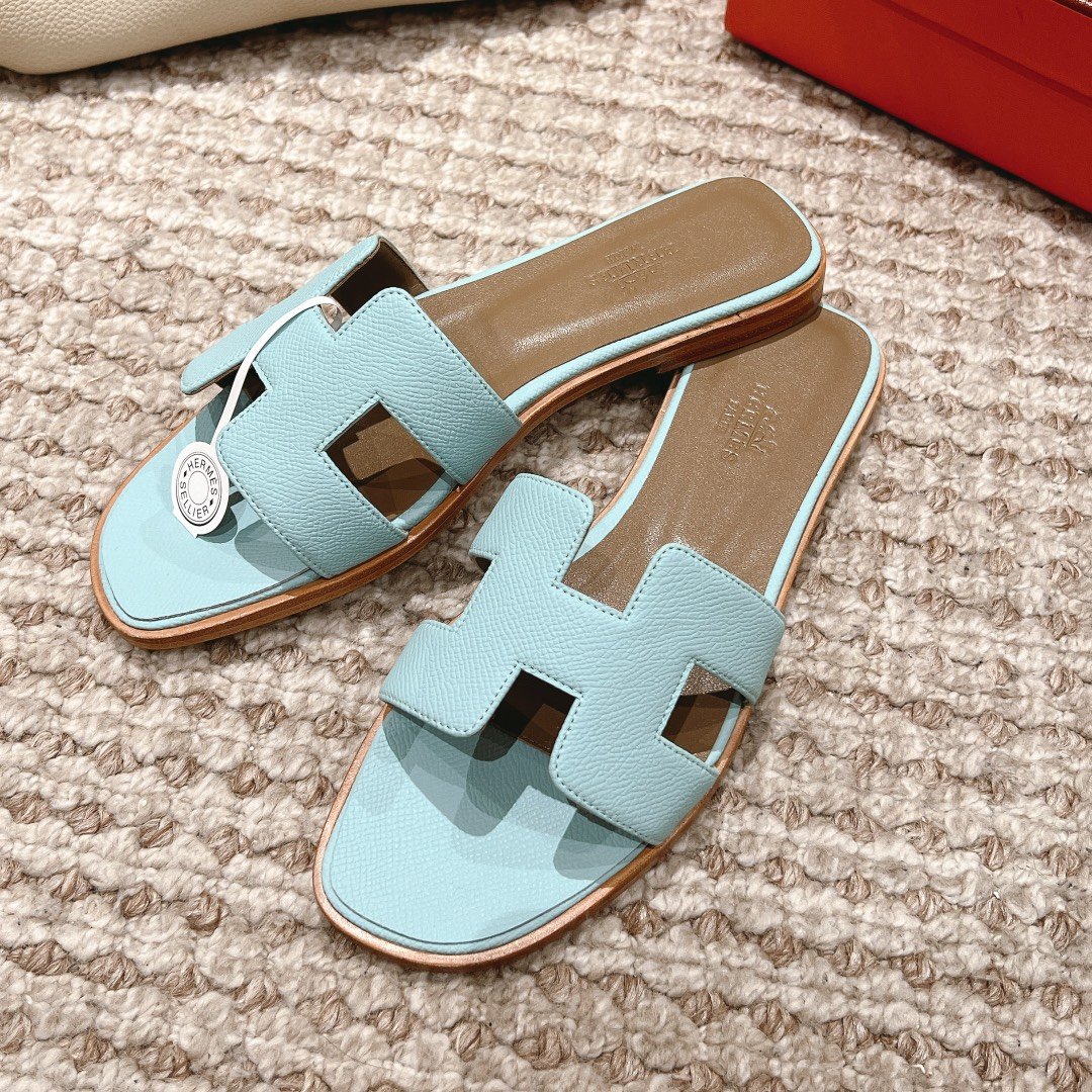 Sandales Hermès Oran Bleu Ciel – Élégance Fraîche & Luxe Raffiné – Image 4