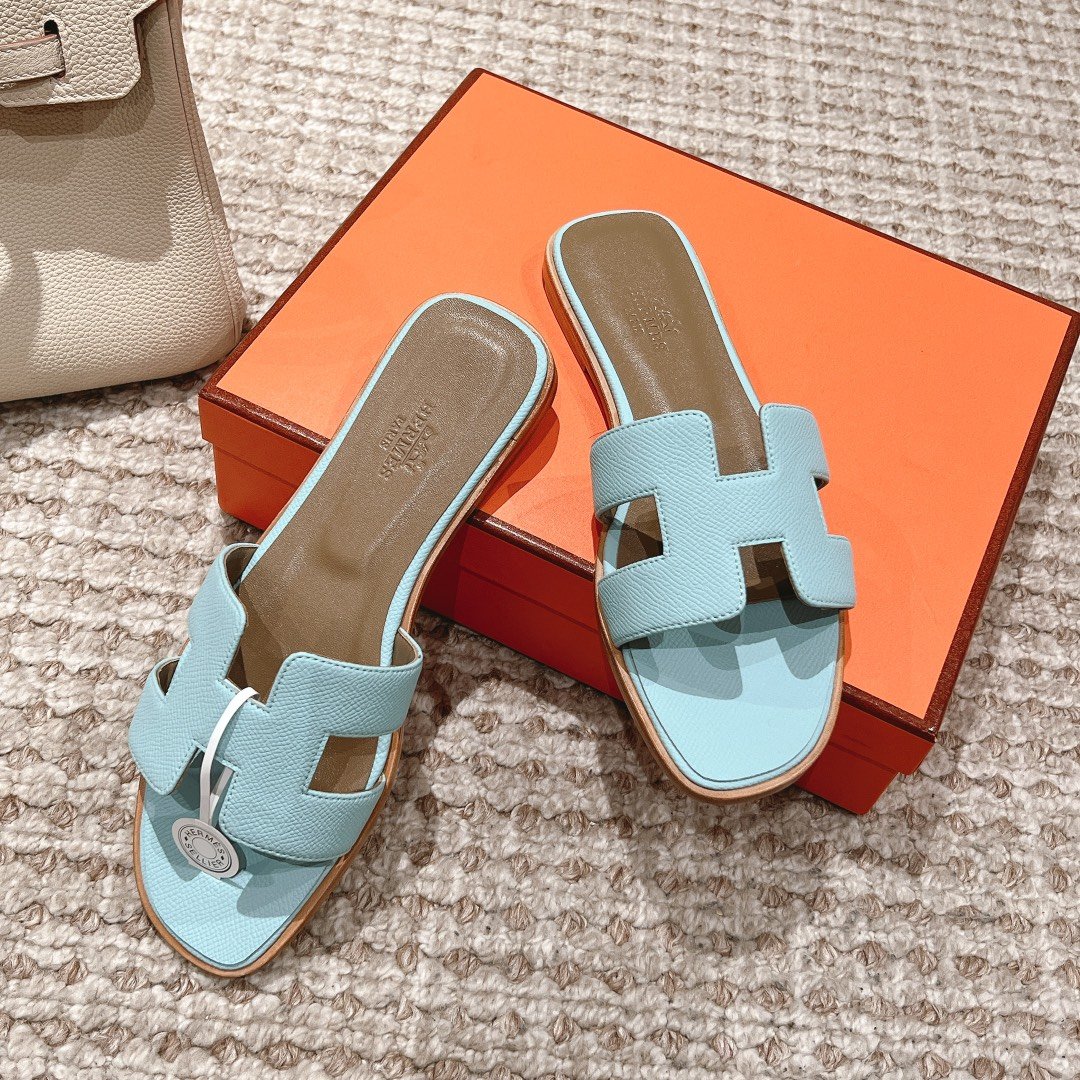 Sandales Hermès Oran Bleu Ciel – Élégance Fraîche & Luxe Raffiné – Image 5