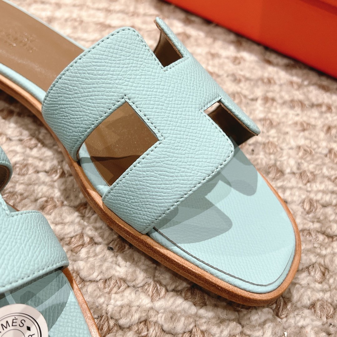 Sandales Hermès Oran Bleu Ciel – Élégance Fraîche & Luxe Raffiné – Image 8