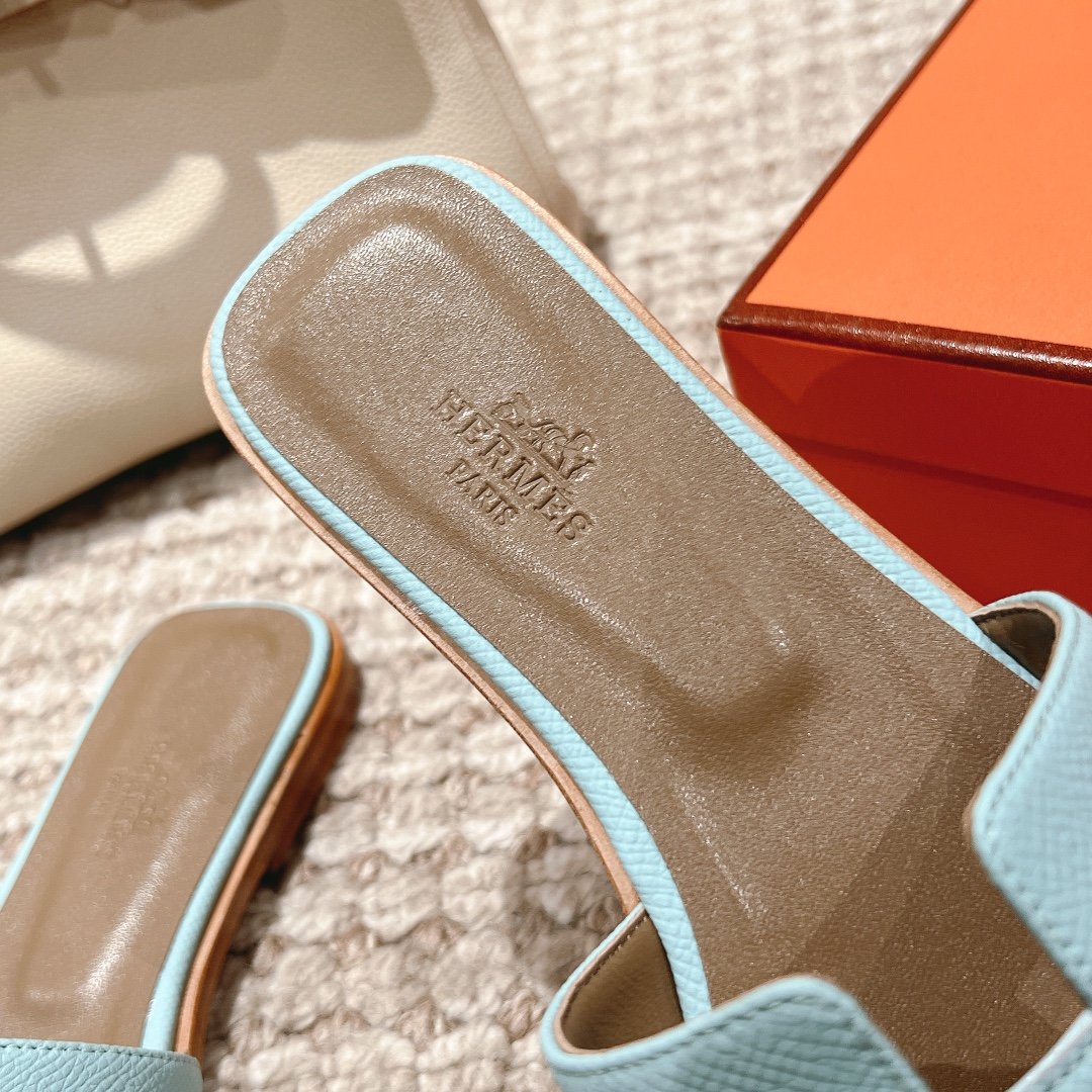 Sandales Hermès Oran Bleu Ciel – Élégance Fraîche & Luxe Raffiné – Image 9