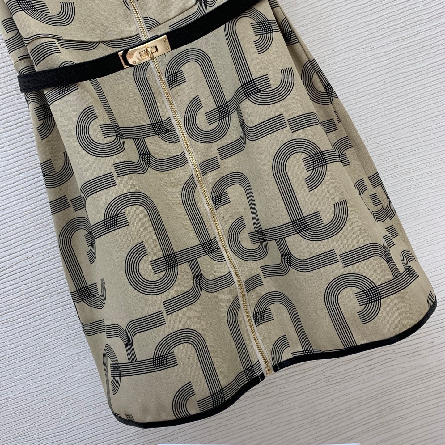 Hermès Combishort Luxe Beige et Noir Ceinturé – Image 4