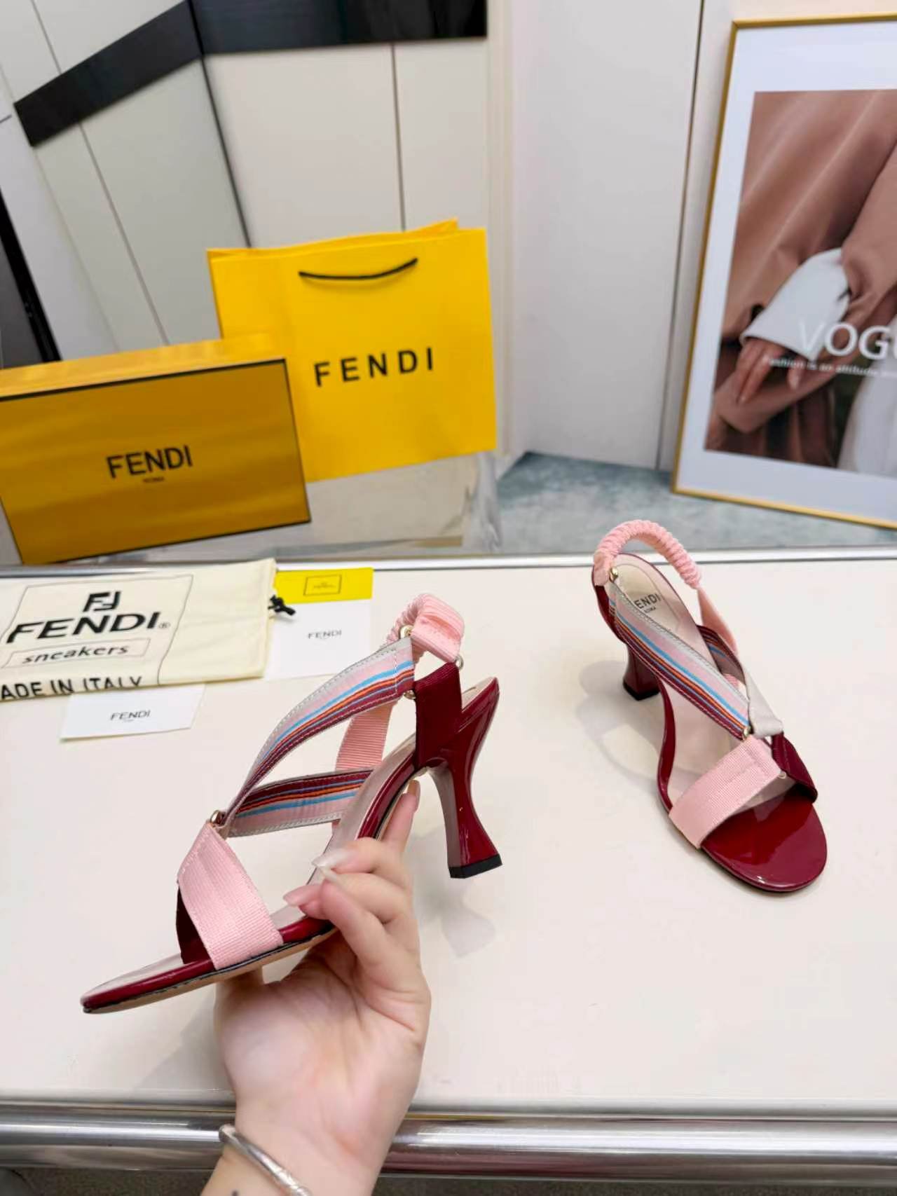 Sandales Fendi Feel à talon – Brides multicolores