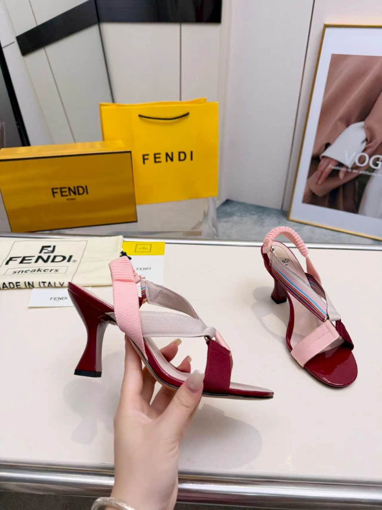 Sandales Fendi Feel à talon – Brides multicolores