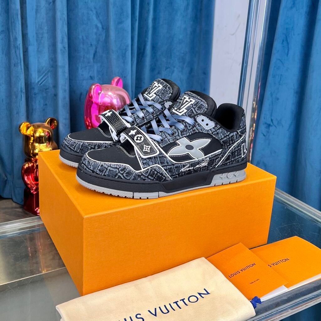 Louis Vuitton Trainer Sneaker Noir Gris Monogram
