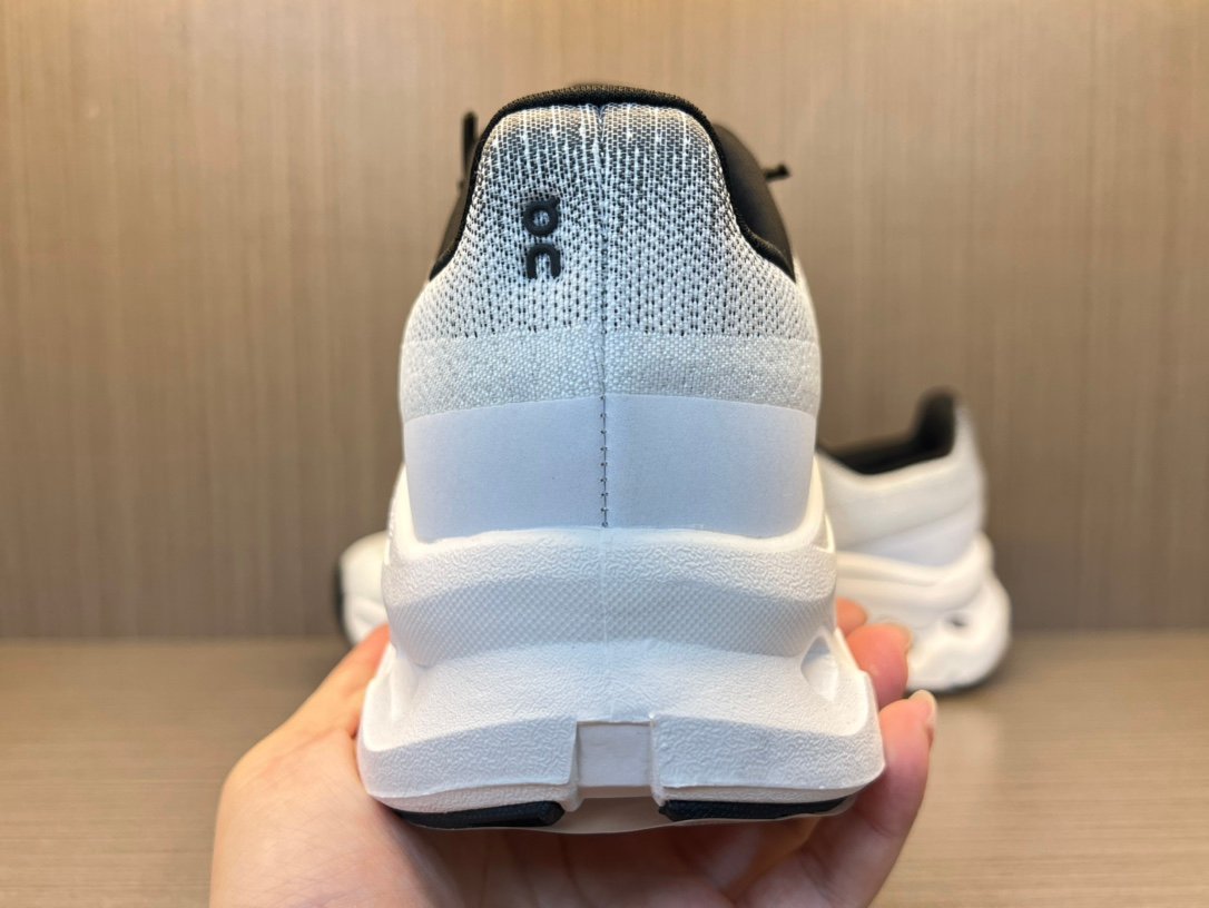 On Running Baskets On Cloudmonster 2 homme blanc et noir