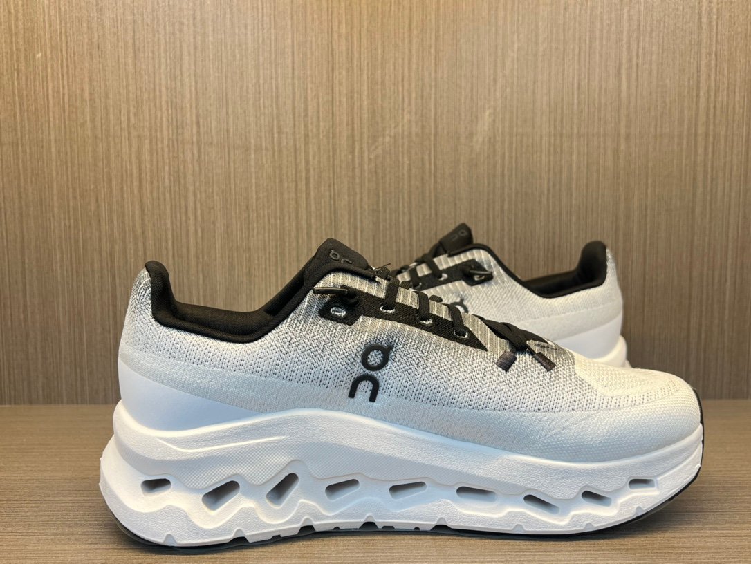 On Running Baskets On Cloudmonster 2 homme blanc et noir