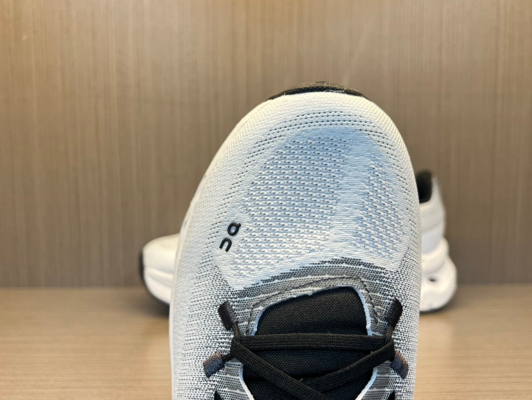 On Running Baskets On Cloudmonster 2 homme blanc et noir
