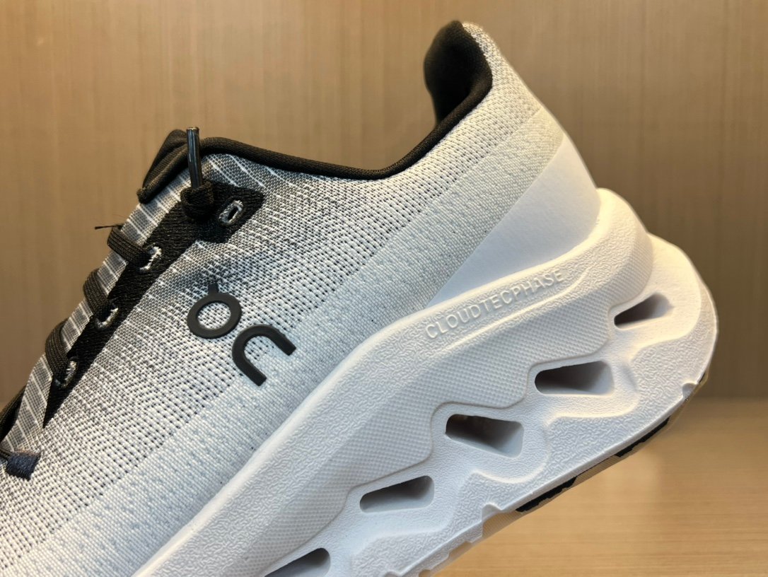 On Running Baskets On Cloudmonster 2 homme blanc et noir