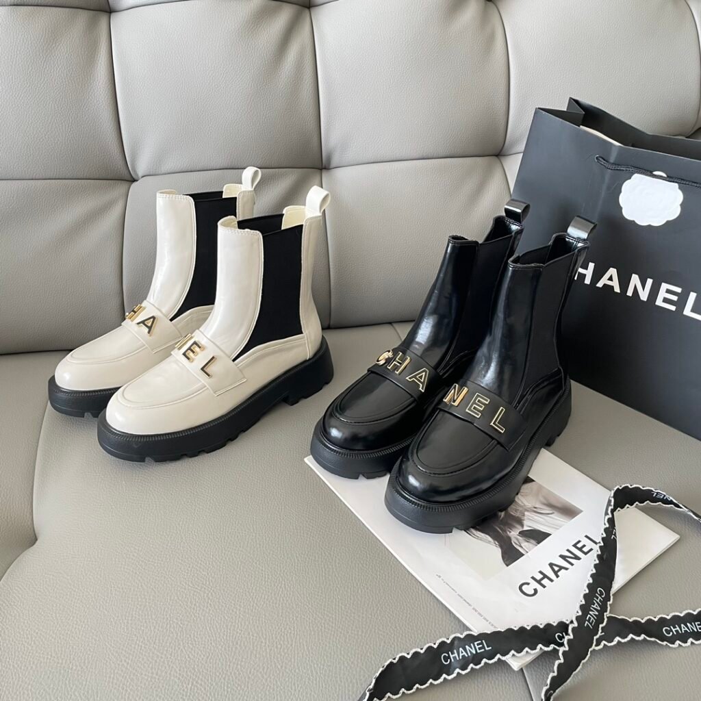 Chanel Bottines Chelsea à semelle crantée
