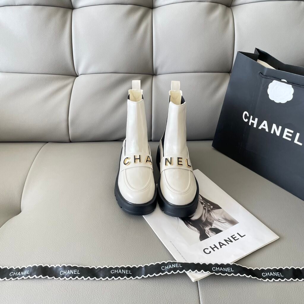 Chanel Bottines Chelsea à semelle crantée
