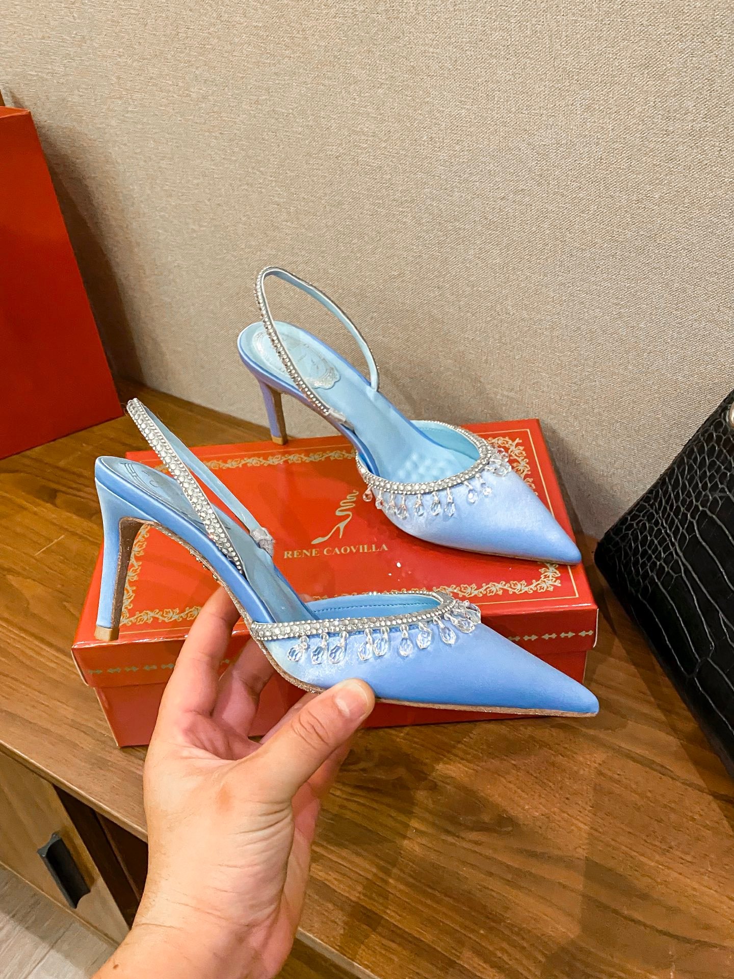 René Caovilla Escarpins René Caovilla Slingback en satin à cristaux