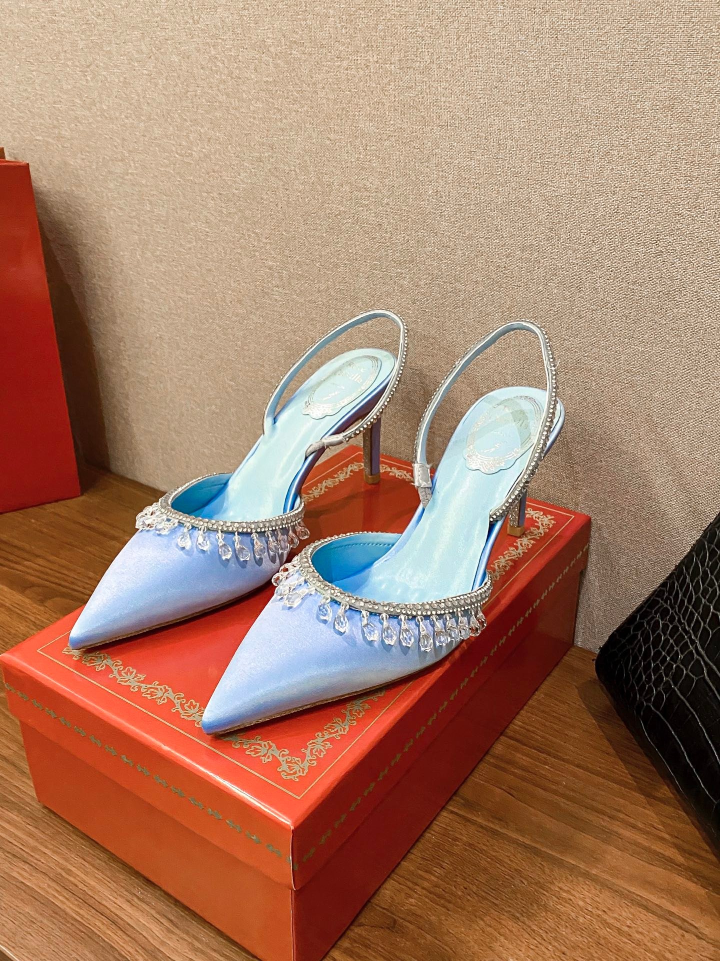 René Caovilla Escarpins René Caovilla Slingback en satin à cristaux