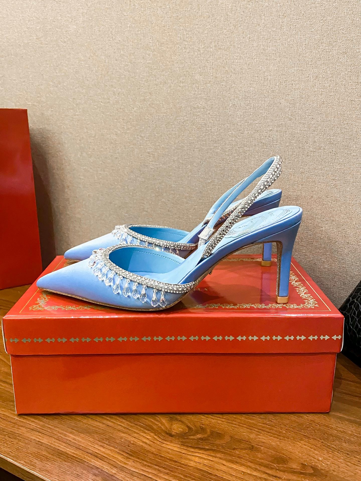 René Caovilla Escarpins René Caovilla Slingback en satin à cristaux