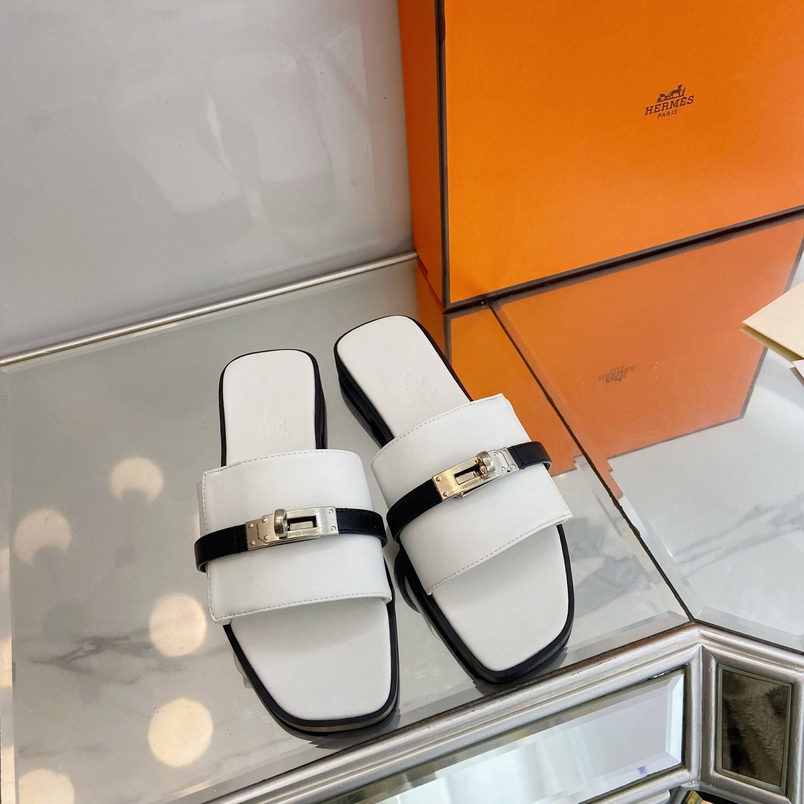 Hermès Sandales Giulia femme à boucle Kelly