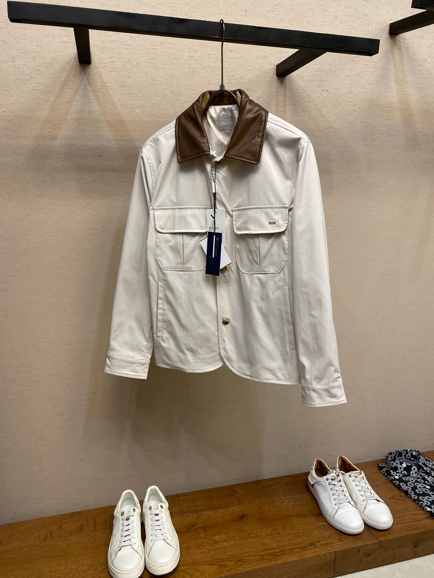 Dior Blouson en gabardine beige à col en cuir contrastant