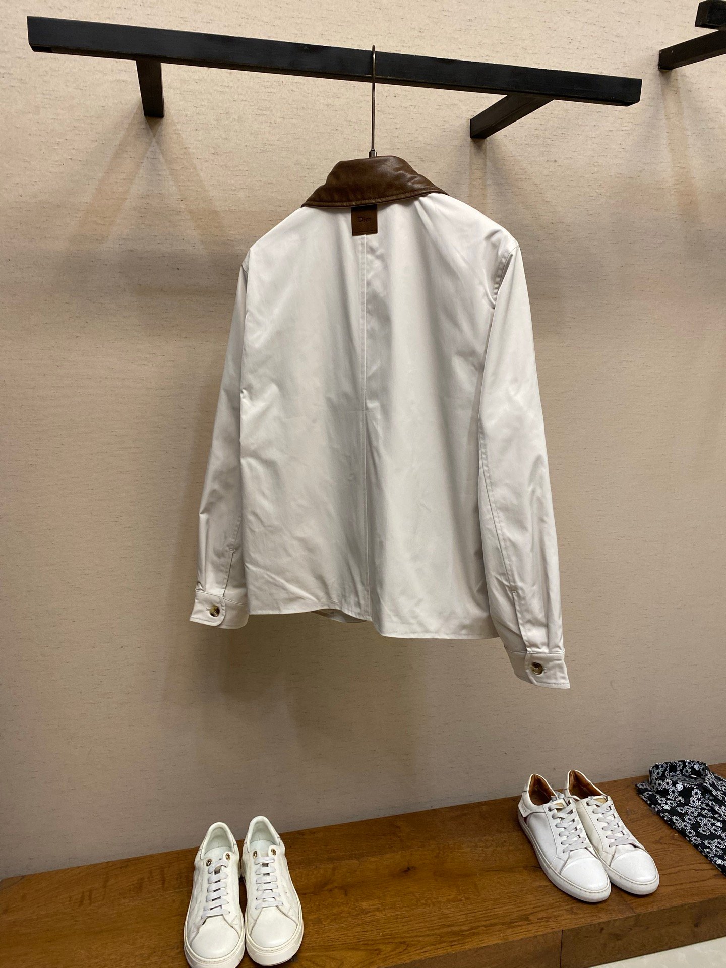 Dior Blouson en gabardine beige à col en cuir contrastant