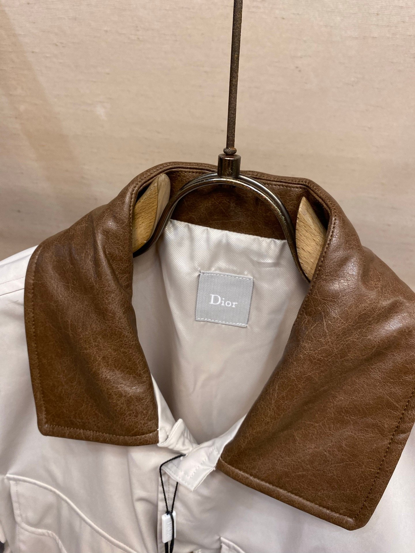 Dior Blouson en gabardine beige à col en cuir contrastant