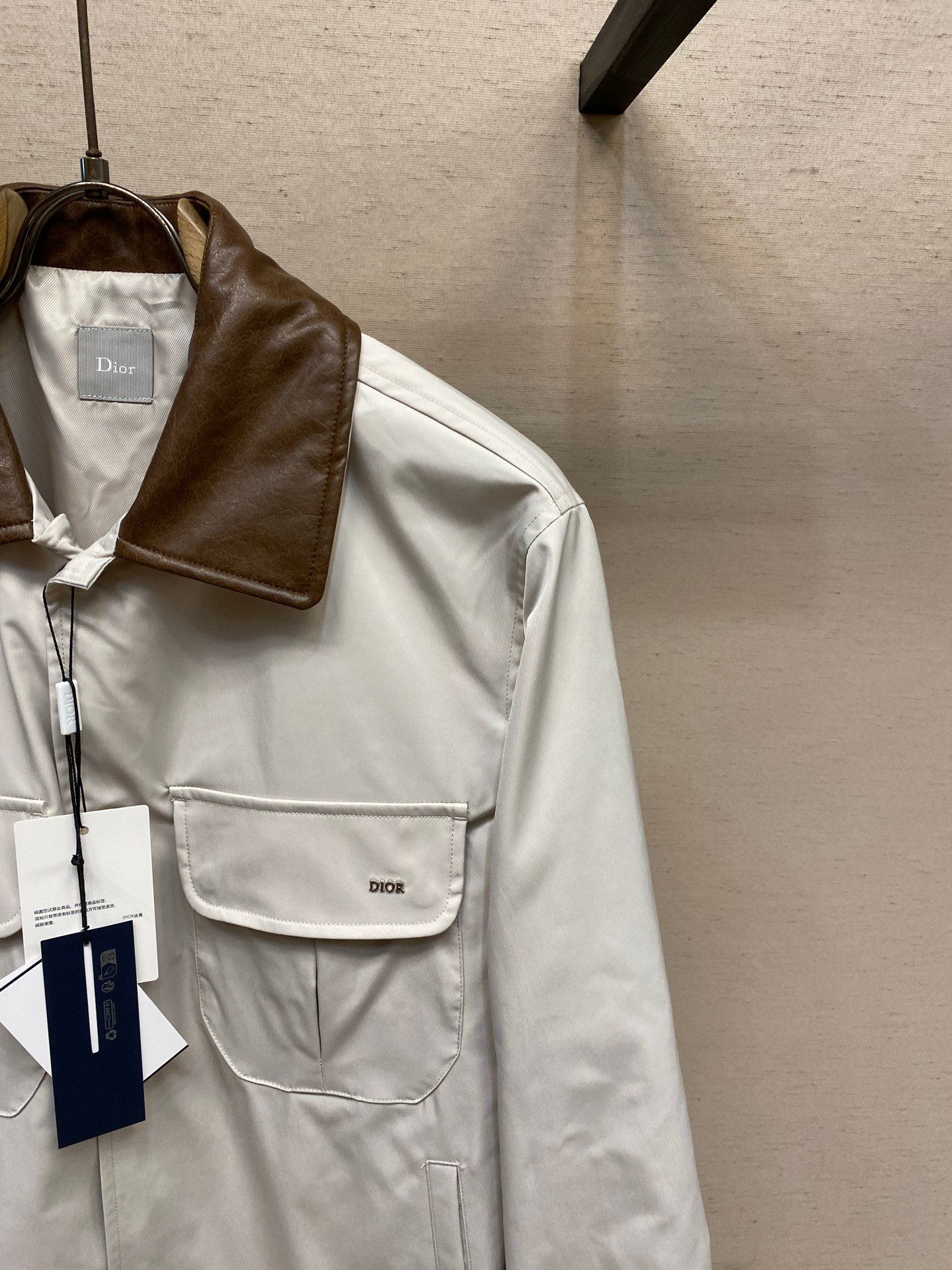 Dior Blouson en gabardine beige à col en cuir contrastant