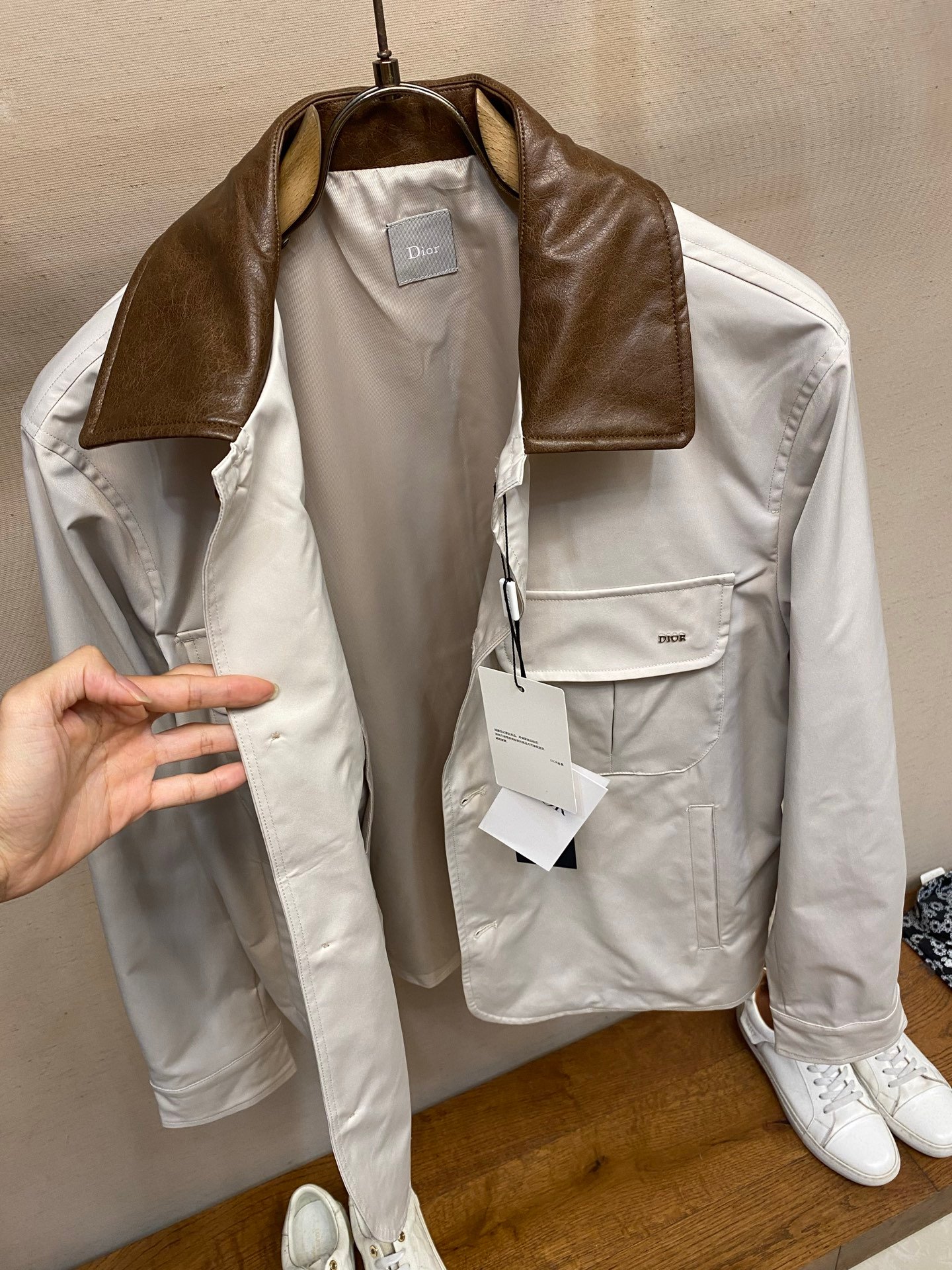 Dior Blouson en gabardine beige à col en cuir contrastant