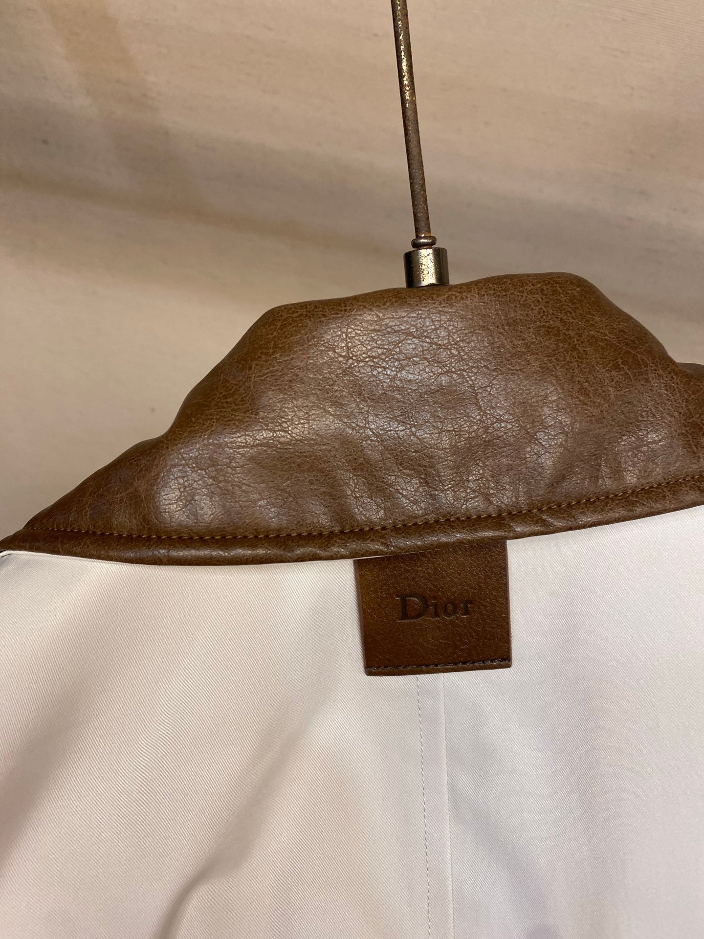 Dior Blouson en gabardine beige à col en cuir contrastant