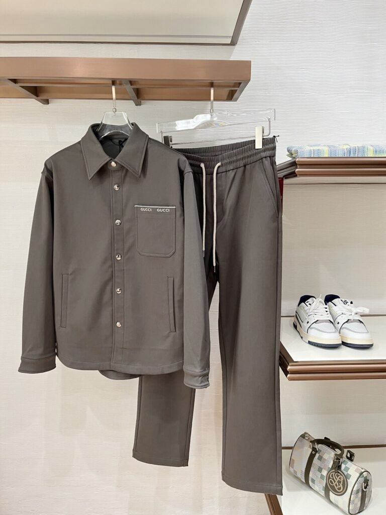 Gucci Ensemble chemise et pantalon Taupe