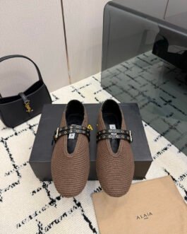 Alaïa Mary Janes en résille et cuir verni – Taupe
