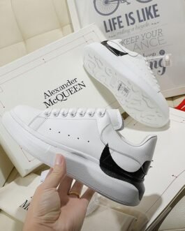 Alexander McQueen Baskets Oversized blanc et noir