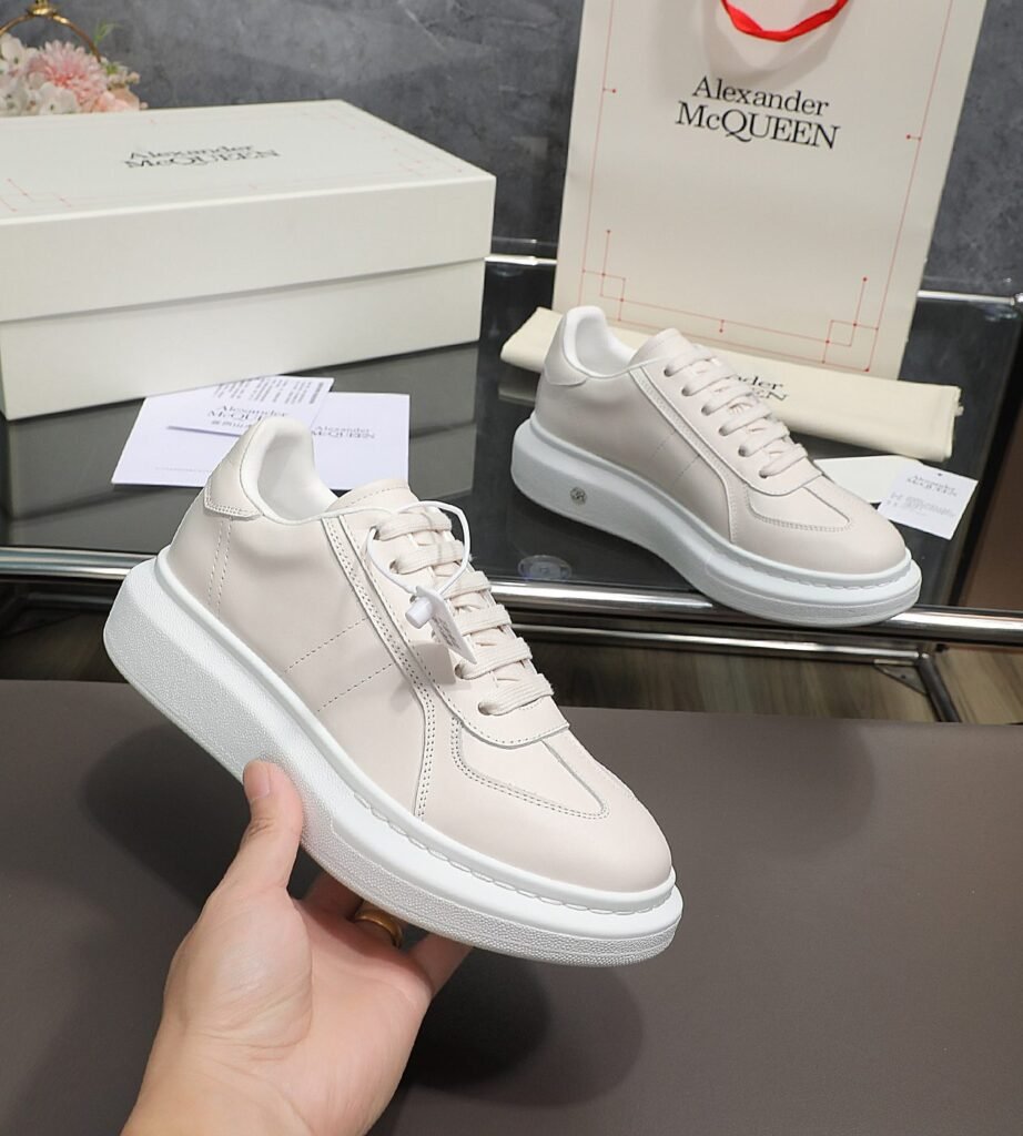 Alexander McQueen Baskets Oversized crème
