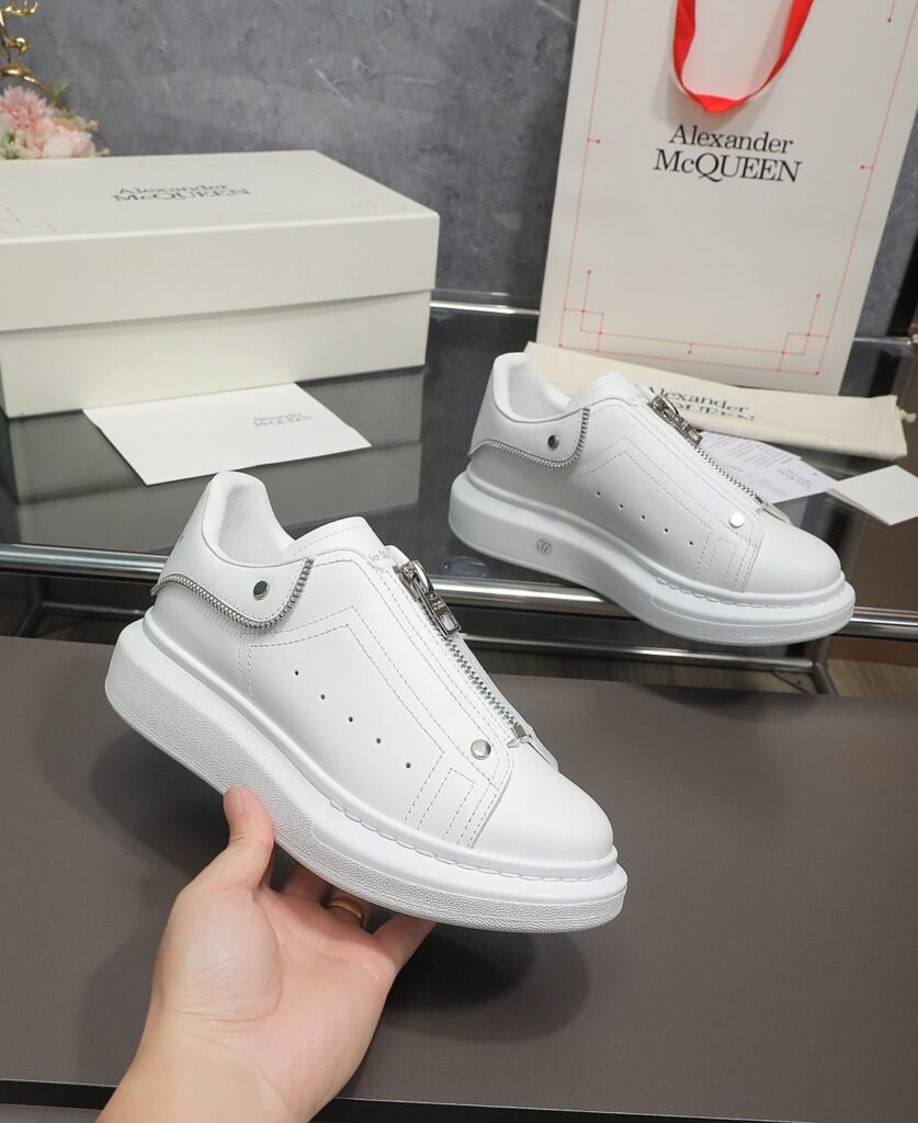 Alexander McQueen Baskets Oversized Zip blanc