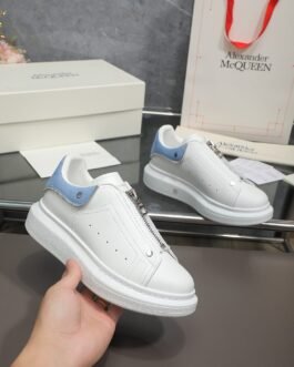 Alexander McQueen Baskets Oversized Zip blanc et bleu clair