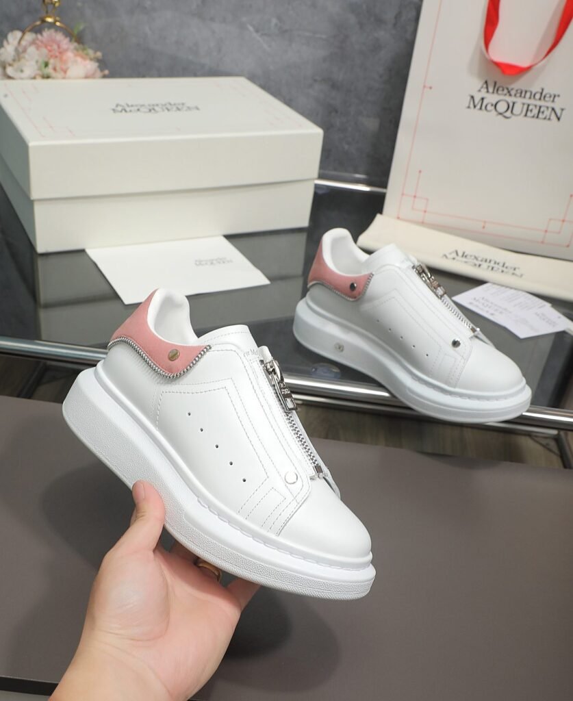 Alexander McQueen Baskets Oversized Zip blanc et rose