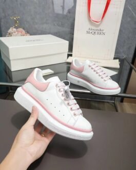 Alexander McQueen Baskets Tread Slick Low-Top blanc et rose