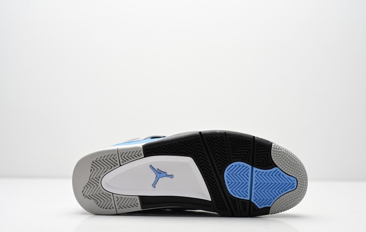 Air Jordan 4 Retro bleu universitaire gris