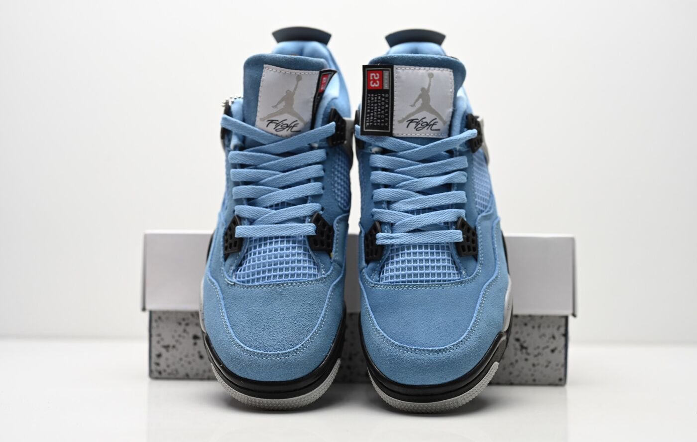 Air Jordan 4 Retro bleu universitaire gris