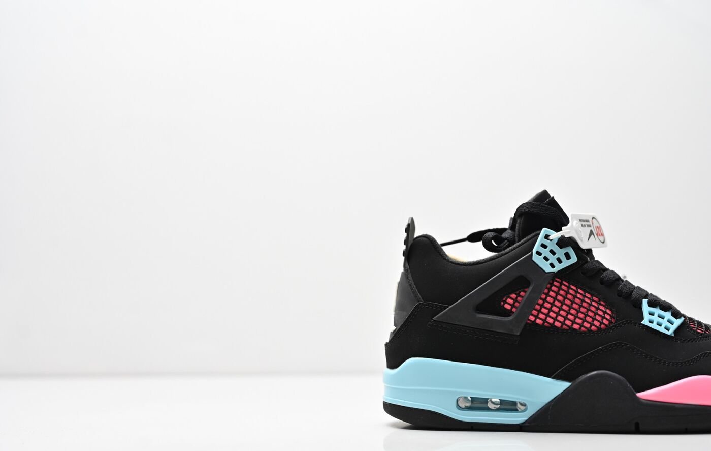 Air Jordan 4 Retro noir cyan rose