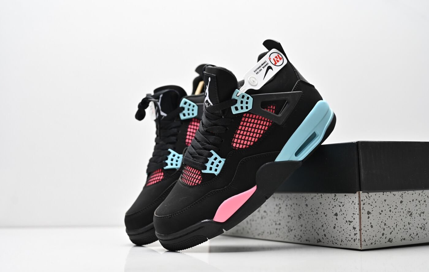 Air Jordan 4 Retro noir cyan rose